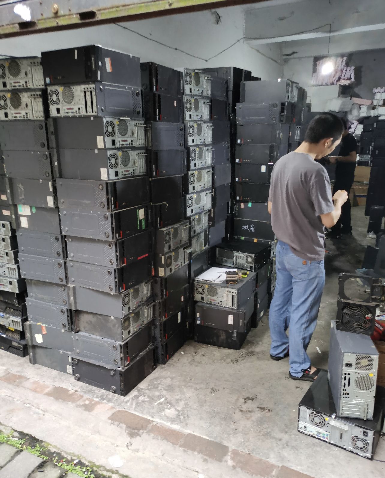 石井街道上門電腦回收，讓你的舊設(shè)備煥發(fā)新生！(環(huán)保、便捷、高效——石井街道上門電腦回收，讓你的閑置電腦不再占用空間！)(圖1)